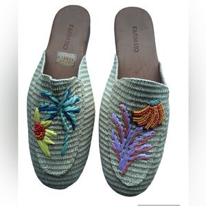 Brand New Farm Rio Womens Tropical Raffia Straw Mules with Embroidered details